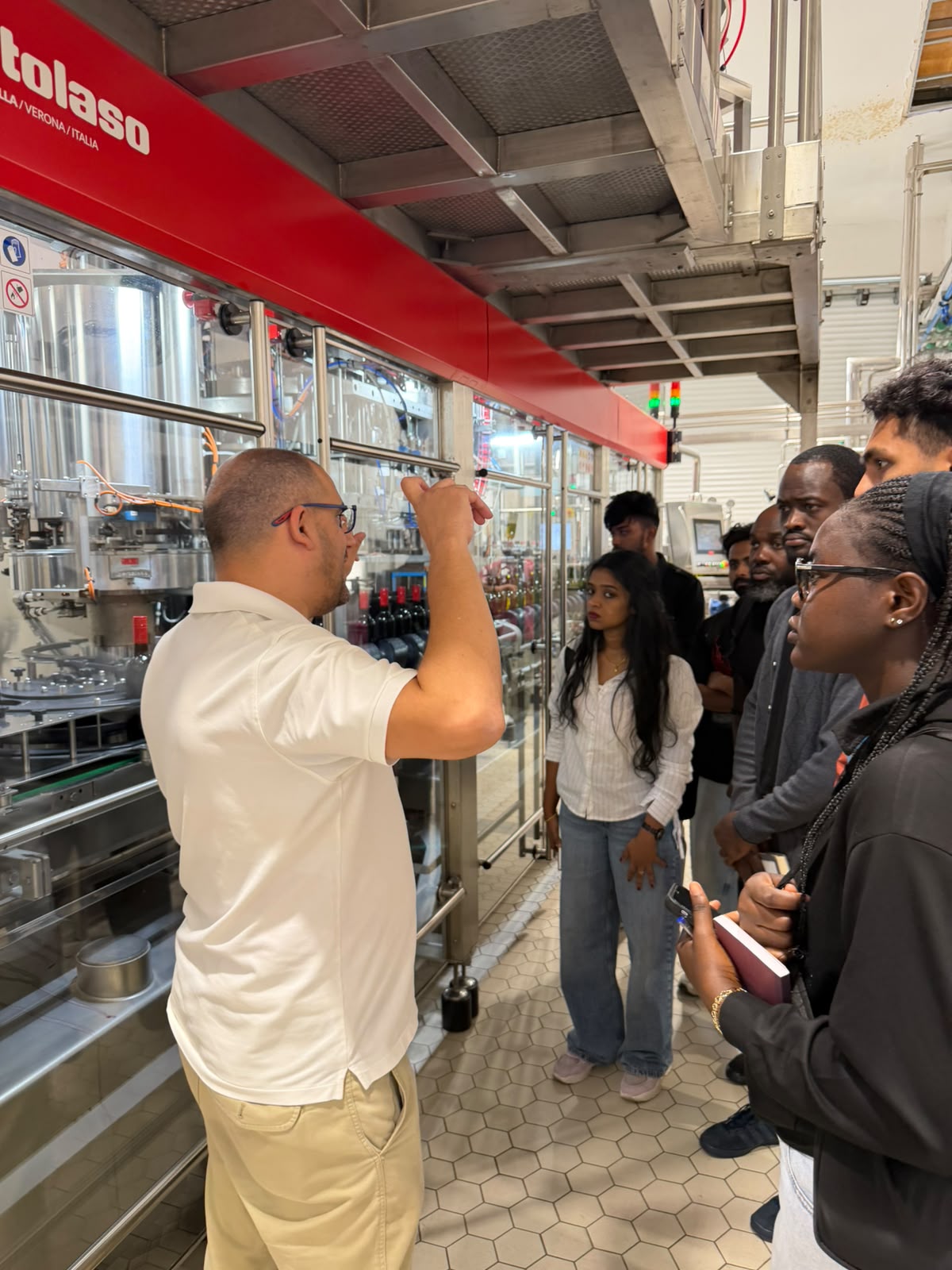 Beyond the Classroom: Bridging Academic Knowledge with Real-World Business Practices!